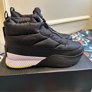 Sorel Out N About III Puffy Zip waterproof ankle boots Sz 8 Black w/white NWT